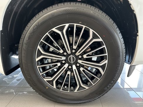 New 2025 Nissan Armada SL w/ Captain's Chari Seat Package image 4