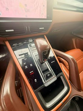 Used 2022 Porsche Cayenne w/ Premium Package image 29