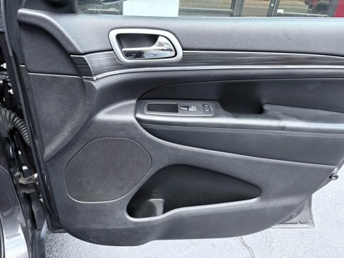 Used 2019 Jeep Grand Cherokee Limited image 20