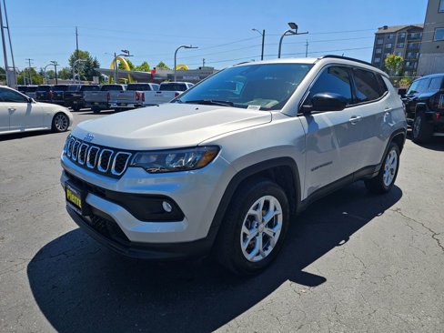Used 2024 Jeep Compass Latitude image 7