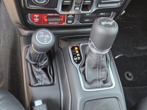 New 2025 Jeep Wrangler Unlimited Rubicon 4xe image 17