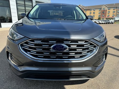 Used 2024 Ford Edge Titanium image 2
