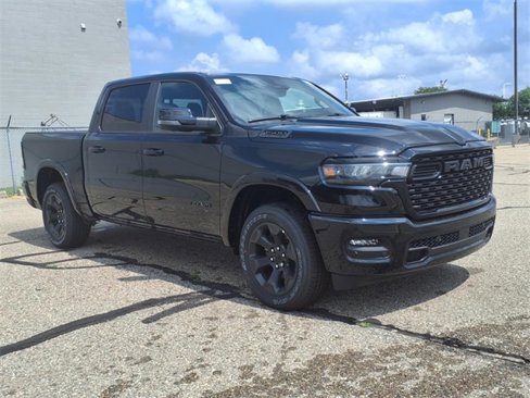 New 2026 RAM 1500 4x4 Crew Cab image 3