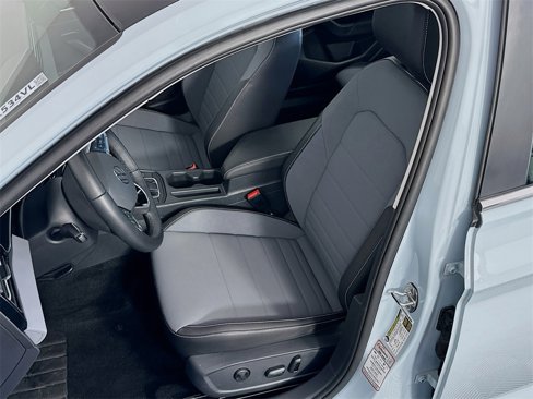 Used 2025 Volkswagen Jetta SE image 18