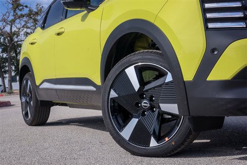 New 2026 Nissan Kicks SR image 2