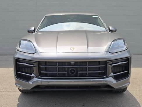 New 2025 Porsche Cayenne GTS image 7