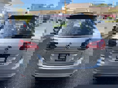 Used 2016 Volkswagen Golf Limited Edition image 7