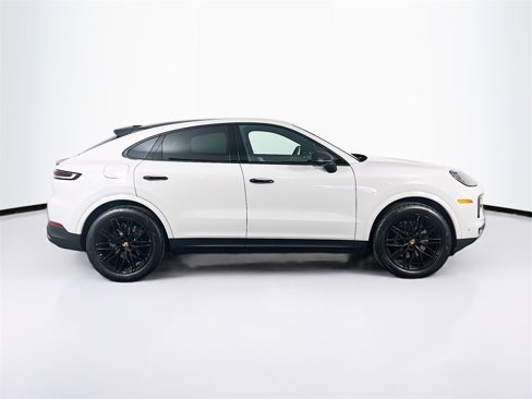 Used 2025 Porsche Cayenne Coupe image 8