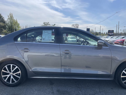 Used 2018 Volkswagen Jetta SE image 4