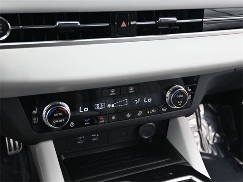 New 2025 Mitsubishi Outlander SEL image 11