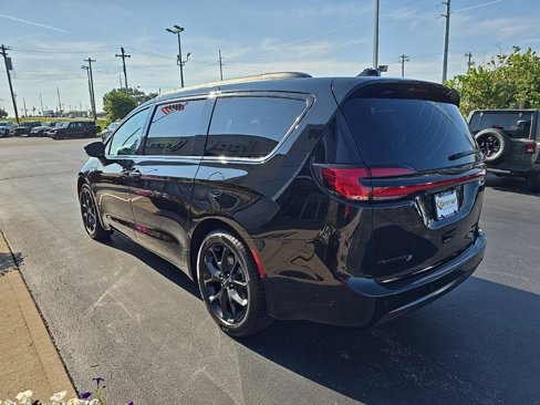 New 2026 Chrysler Pacifica Limited w/ S Appearance Package image 6
