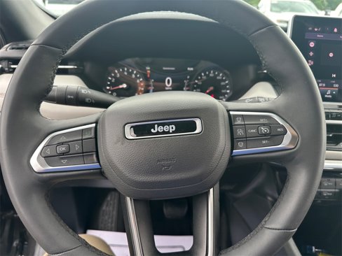 Used 2024 Jeep Compass Limited image 15
