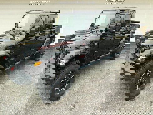 Used 2020 Jeep Gladiator Rubicon image 2