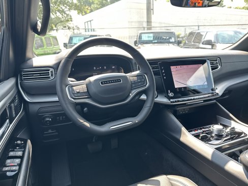 New 2025 Jeep Wagoneer L Series II image 17
