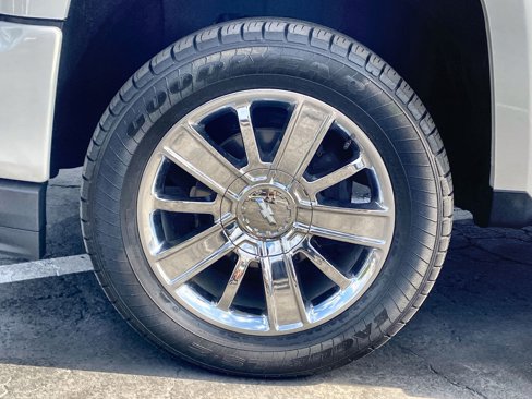 Used 2018 Chevrolet Silverado 1500 High Country image 32
