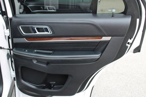 Used 2018 Ford Explorer Platinum image 29