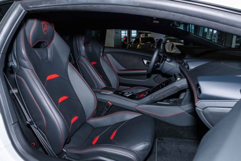 Used 2021 Lamborghini Huracan EVO image 22