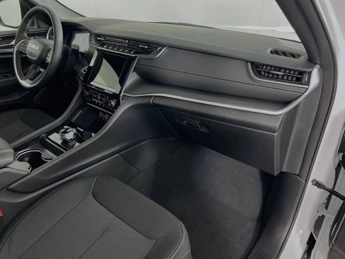 New 2025 Jeep Grand Cherokee Laredo X w/ Luxury Tech Group I image 29