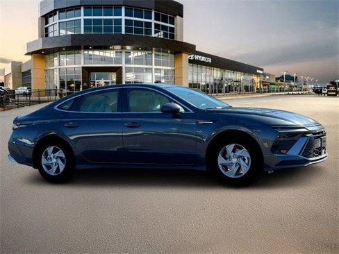 Certified 2025 Hyundai Sonata SE image 10