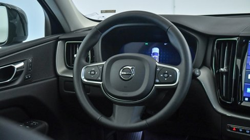 Certified 2025 Volvo XC60 B5 Core w/ Protection Package Premier image 13