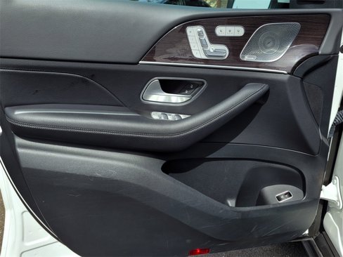 Used 2023 Mercedes-Benz GLS 450 4MATIC image 11