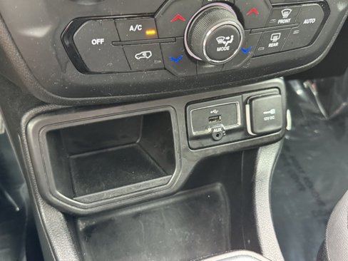 Used 2020 Jeep Renegade Altitude image 11