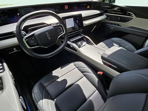 New 2025 Lincoln Nautilus Premier w/ Equipment Group 102A image 18