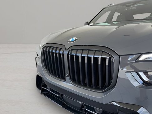 Used 2026 BMW X7 xDrive40i w/ M Sport Package image 2