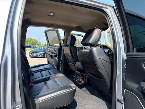 Used 2019 RAM 1500 Laramie image 43