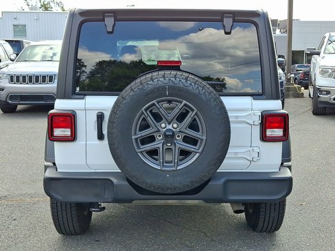 Used 2024 Jeep Wrangler Sport S image 5