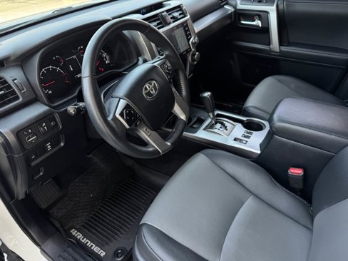 Used 2020 Toyota 4Runner SR5 Premium image 16