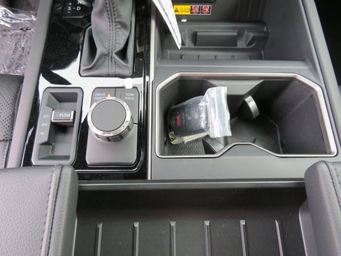New 2025 Toyota Tundra Limited image 28