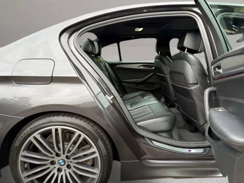 Used 2018 BMW 540i xDrive w/ M Sport Package image 31