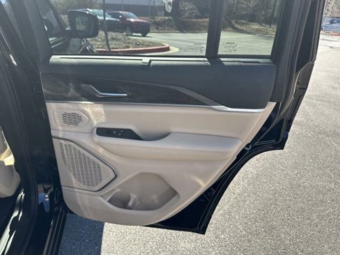 New 2025 Jeep Grand Cherokee Limited w/ Luxury Tech Group II image 16