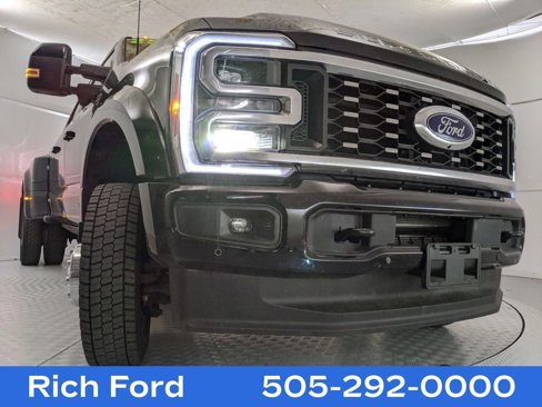 Certified 2025 Ford F450 Platinum w/ FX4 Off-Road Package image 30
