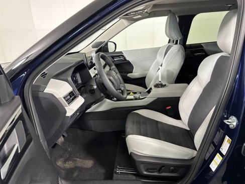 Used 2025 Mitsubishi Outlander SE image 11