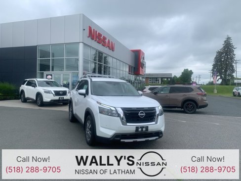 New 2025 Nissan Pathfinder SL image 1