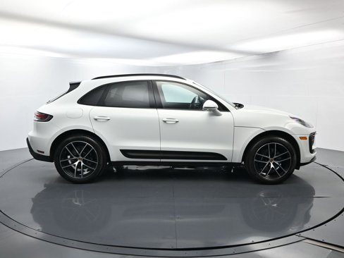 Certified 2025 Porsche Macan image 15