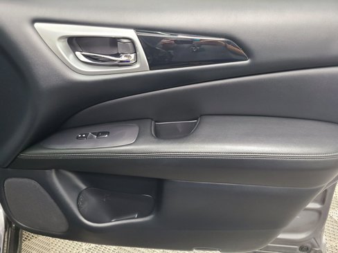 Used 2019 Nissan Pathfinder S image 40