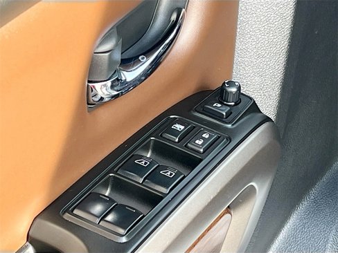 Used 2024 Nissan Titan Platinum Reserve image 18