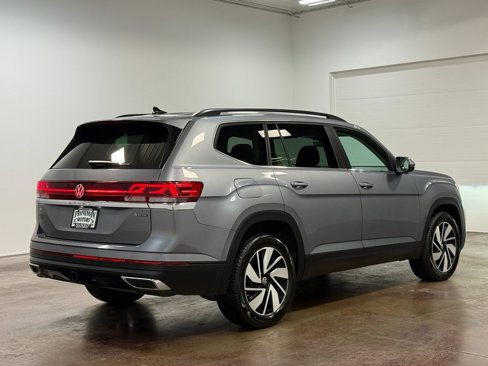 Used 2025 Volkswagen Atlas SE image 4