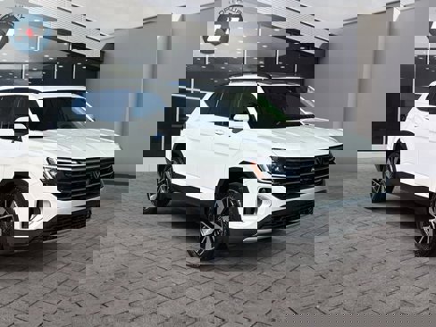 Used 2024 Volkswagen Atlas SE w/ Panoramic Sunroof Package image 7