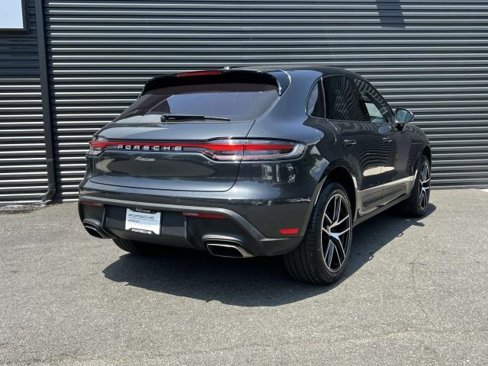 Certified 2022 Porsche Macan image 8