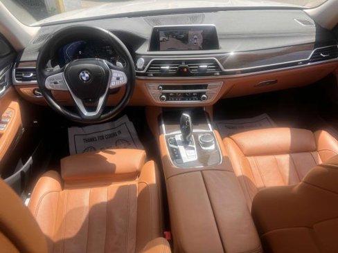 Used 2022 BMW 740i xDrive image 13