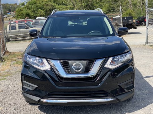 Used 2020 Nissan Rogue SV image 2