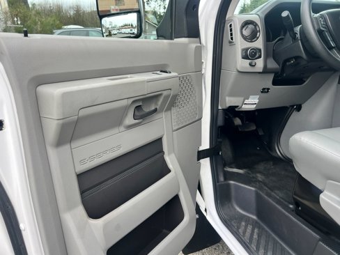Used 2022 Ford E-450 and Econoline 450 Super Duty image 9