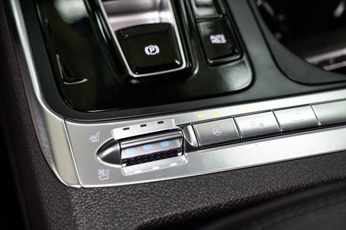 Used 2025 Kia Carnival SX Prestige image 27