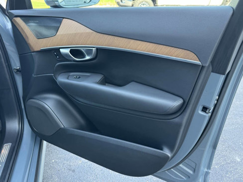 Used 2023 Volvo XC90 B6 Plus w/ Protection Package image 18