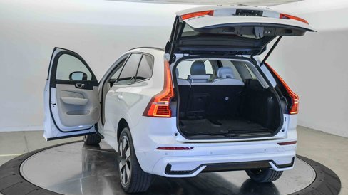 Certified 2025 Volvo XC60 T8 Plus w/ Protection Package Premier image 26