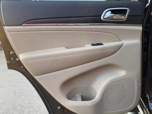 Used 2019 Jeep Grand Cherokee Limited image 29